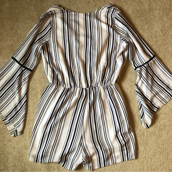 NWOT XOXO Romper - Picture 5 of 5
